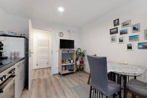 Dining - Apartment 'Fewo Weber' with Wi-Fi (St. Ingbert)