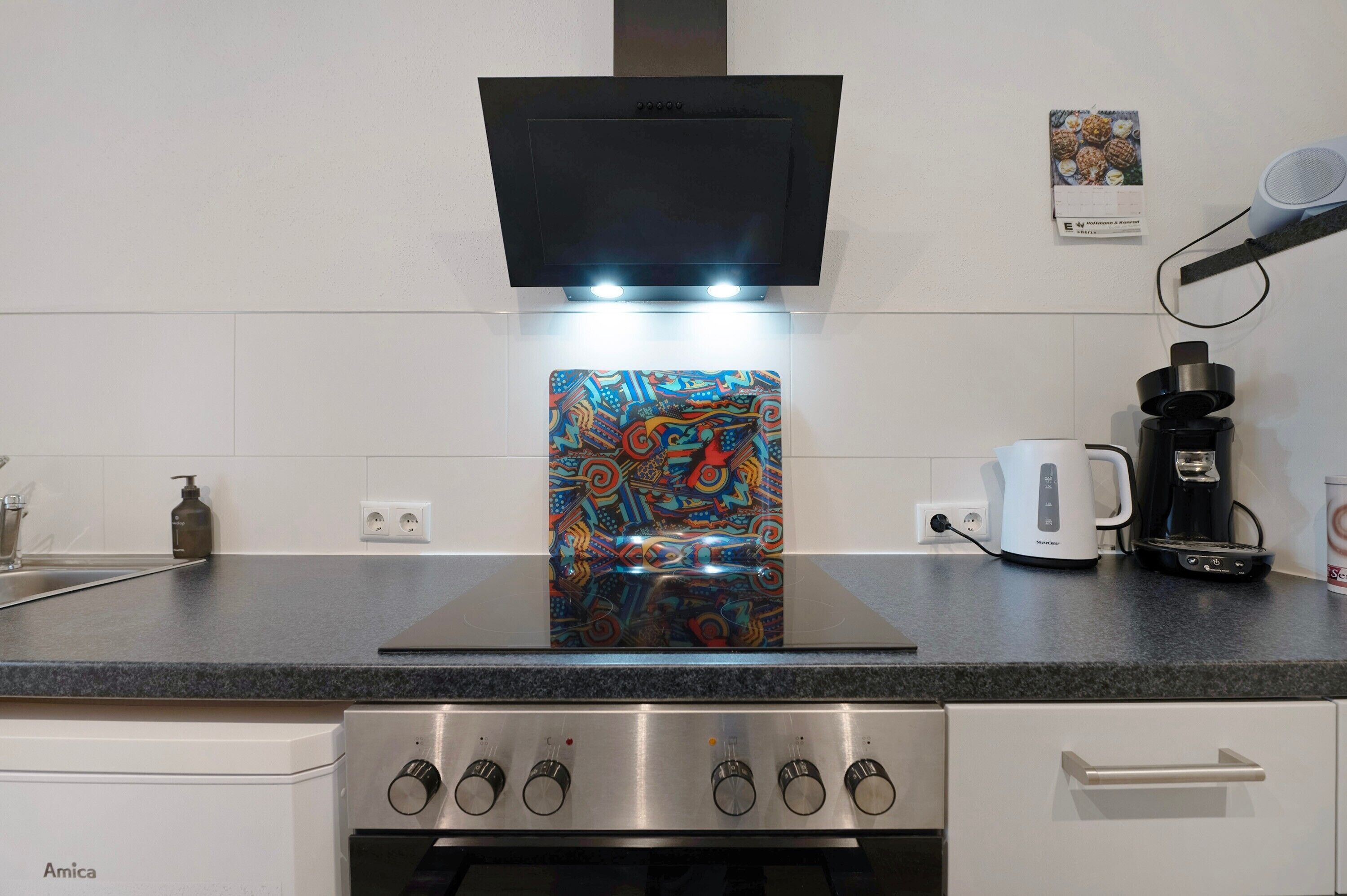 Køleskab, mikrobølgeovn, ovn, kogeplade