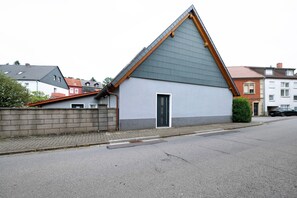 Exterior - Apartment 'Fewo Weber' with Wi-Fi (St. Ingbert)