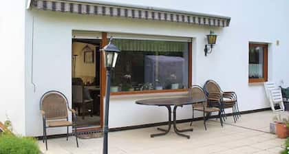Ferienwohnung Petryk" mit privater Terrasse, privatem Garten und WLAN