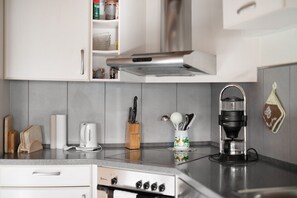 Geladeira, fogão, cooktop, lava-louças