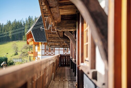 Holiday Apartment 'Bauernhaus' with Balcony and Wi-Fi