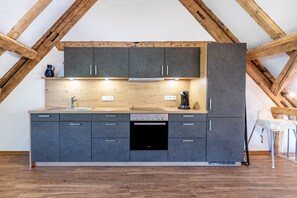 Kühlschrank, Ofen, Herdplatte, Geschirrspüler