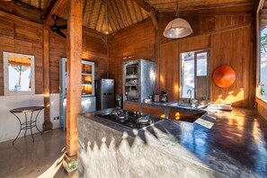 Fridge, microwave, oven, coffee/tea maker