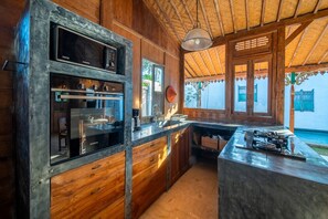 Fridge, microwave, oven, coffee/tea maker