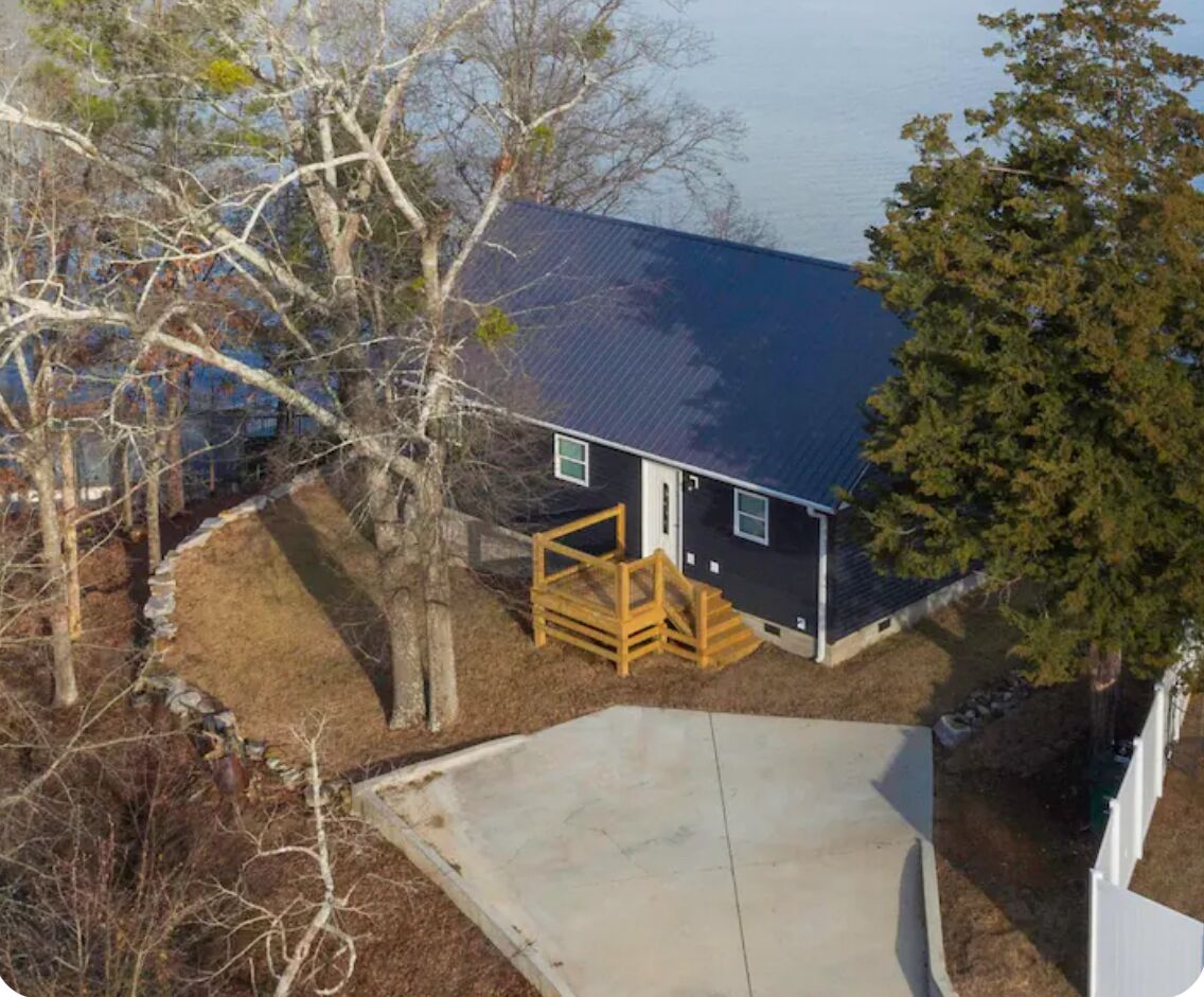 New build on Smith Lake Cullman County Side,Boat Dock and all furnishings.