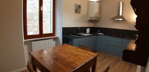 Fridge, microwave, stovetop, dishwasher - Celeste Erard - Charming Guest House in Maiolati Spontini (Maiolati Spontini)