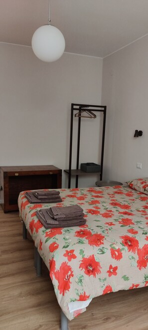 1 Schlafzimmer, Reisekinderbett, kostenloses WLAN, Bettwäsche