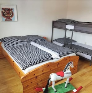 4 bedrooms, iron/ironing board, WiFi, bed sheets