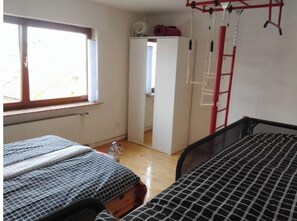 4 chambres, fer et planche à repasser, Wi-Fi, literie fournie