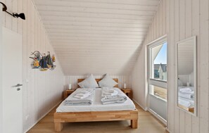 2 bedrooms, iron/ironing board, travel crib, free WiFi - Awesome home in Olpenitz with sauna (Olpenitz)