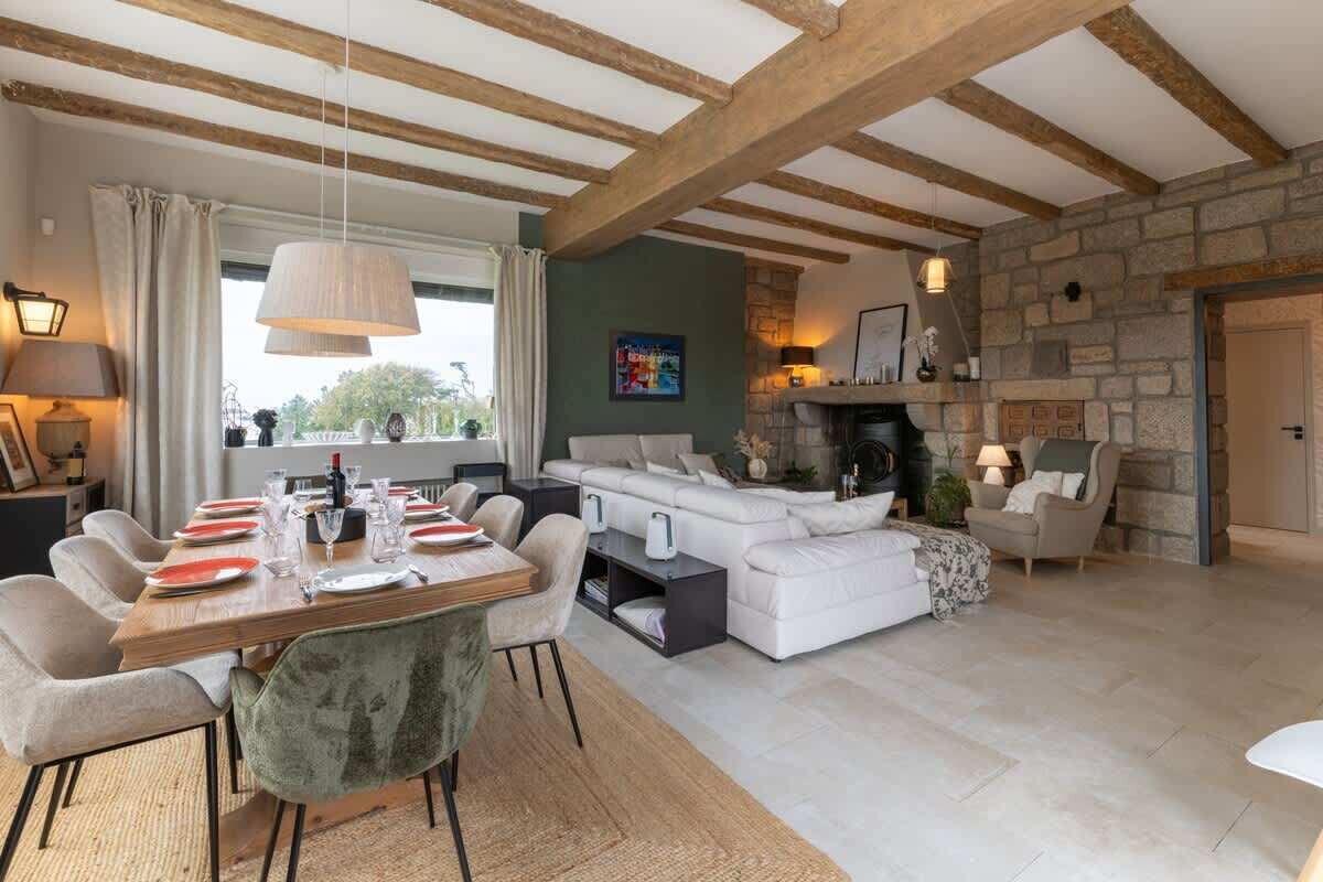 TV, fireplace, offices