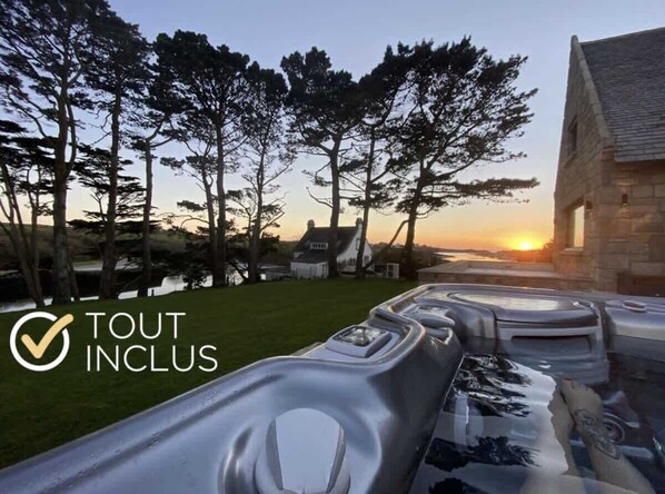 Bain à remous extérieur