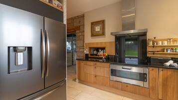 Réfrigérateur, micro-ondes, four, lave-vaisselle