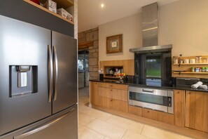 Refrigerador, microondas, horno y lavavajillas