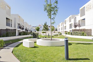 Property grounds - Elegant, with terrace, and access to pool (Cabanas de tavira)