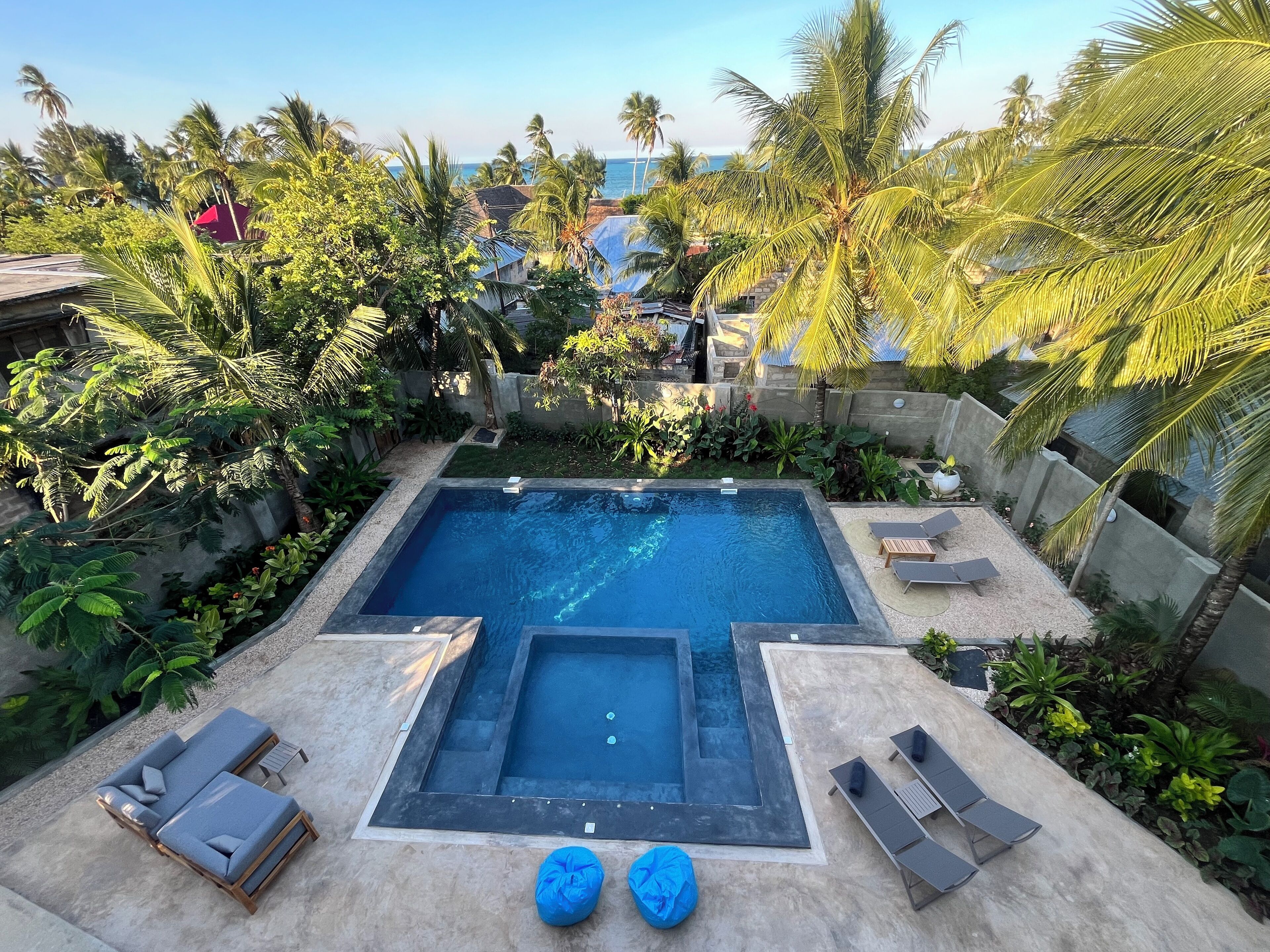 Outdoor pool, pool loungers