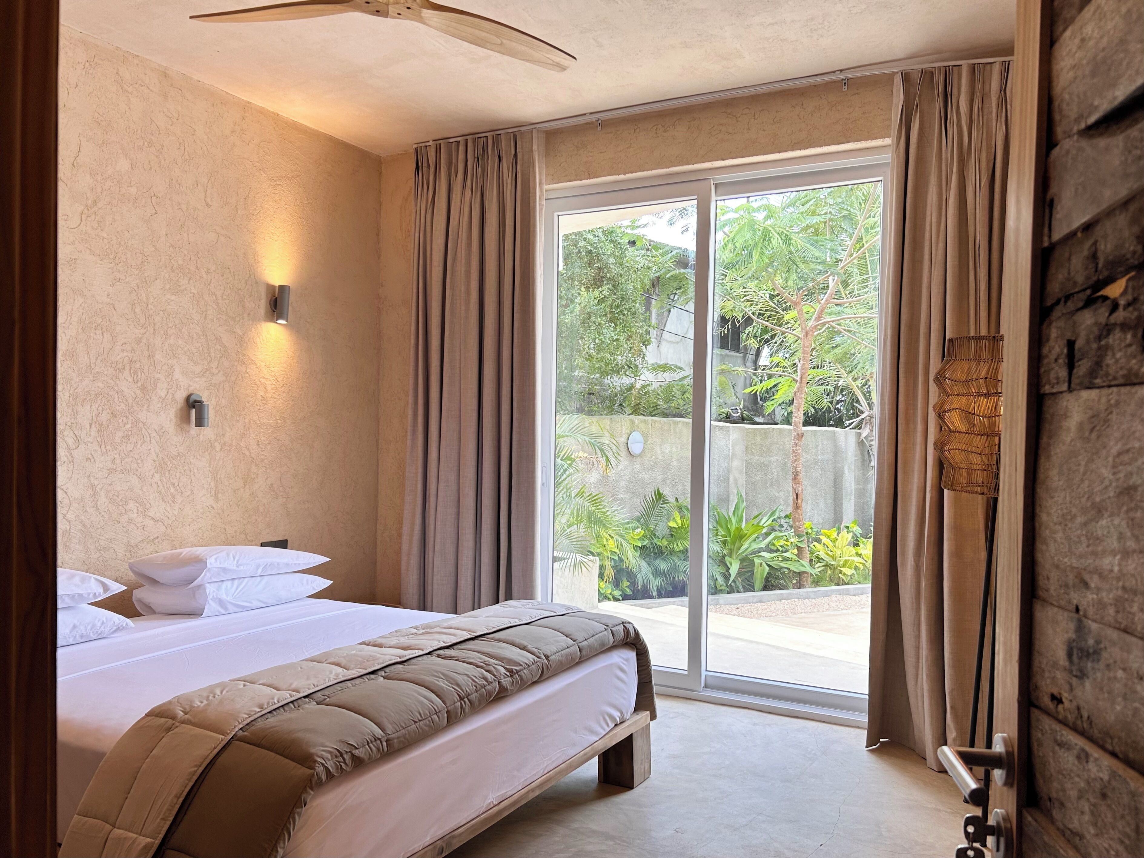 5 bedrooms, Egyptian cotton sheets, premium bedding, down duvets