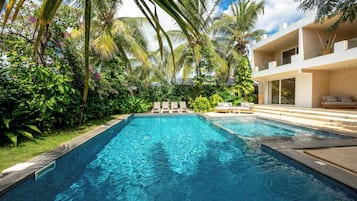 Outdoor pool, pool loungers