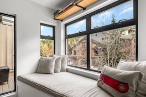 Interior - Lake Placid Lodge Loft 2 bedroom (Whistler)