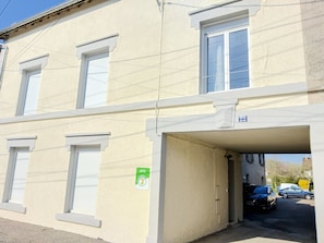 A building with a garage entrance, a number '22' sign, and a green 'Gîte' sign.