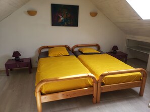 5 bedrooms, iron/ironing board