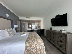 Iron/ironing board, travel cot, WiFi, bed sheets - MVR-Kitchens Built for Long Stays and Comfort (Miami)