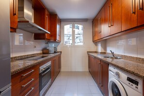 Fridge - Piso 3 dormitorios y piscina comunitaria By Lovely (Manilva)