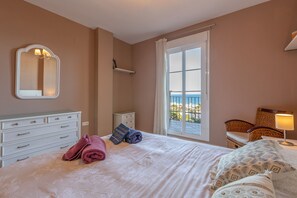 3 bedrooms, free WiFi, bed sheets
