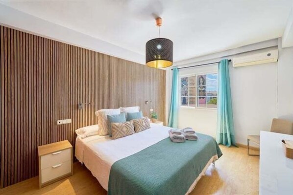 3 bedrooms, iron/ironing board, Internet, bed sheets