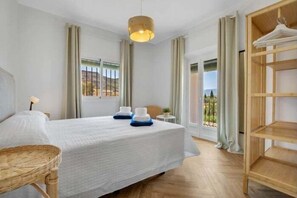 7 chambres, fer et planche à repasser, accès Internet, draps fournis