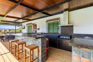 Réfrigérateur, micro-ondes, four, lave-vaisselle