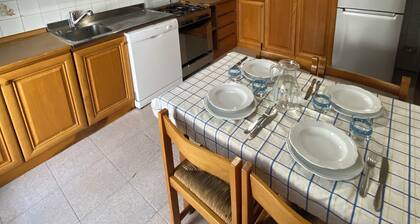 Casa Rina: relax con giardino, 3 camere e parcheggio