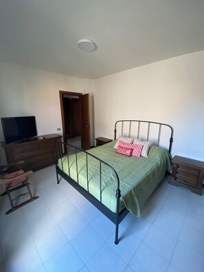 4 quartos, ferros/tábuas de passar roupa, Wi-Fi, roupa de cama