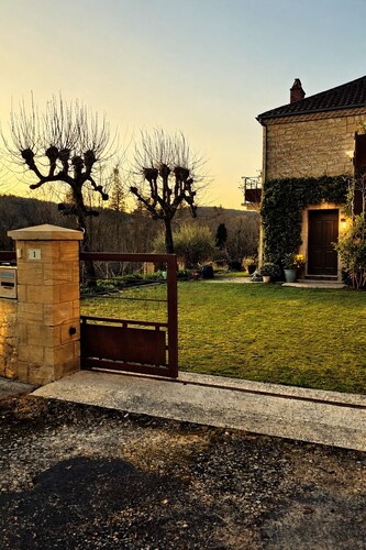 Newly renovated garden apartment, fitted kitchen, Italian shower