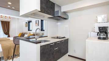 コンフォート アパートメント バルコニー シティビュー | 専用キッチン | 電気ポット、トースター、炊飯器、環境にやさしい洗剤