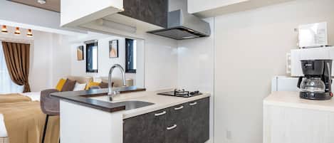Apartamento conforto, sacada, vista para a cidade | Cozinha privada | Chaleira elétrica, torradeira, panela elétrica de arroz