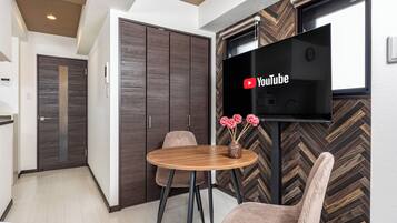 コンフォート アパートメント バルコニー シティビュー | 客室内のダイニングエリア