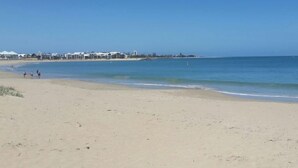 بالقرب من الشاطئ