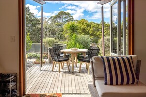 Interior - Welcome on Wilma by Waiheke Pure - Central location, hot tub, vineyard views (Auckland)