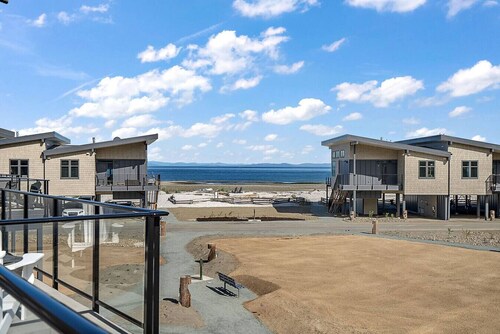 The Beach House at Saratoga: Oceanfront Escape