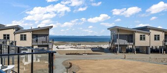The Beach House at Saratoga: Oceanfront Escape