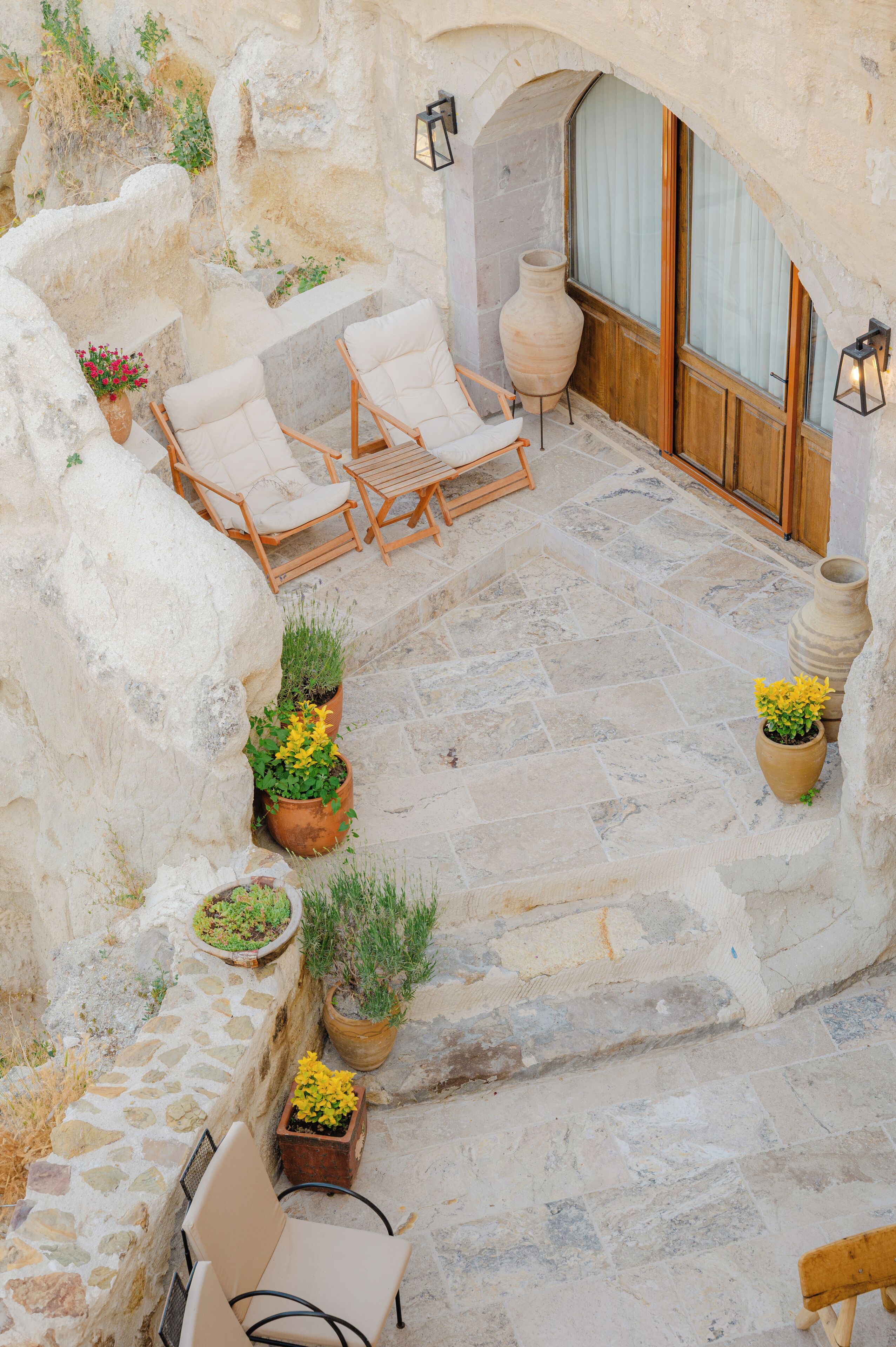 Habitación doble estándar | Área de sala de estar | Televisión de 50 pulgadas con canales vía satélite 