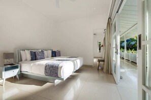 6 間睡房、房內夾萬、書桌、熨斗/熨衫板