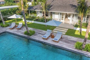 Pool - Villa Marang, Bali - Modern colonial mansion in Canggu! TOP location! (Canggu)