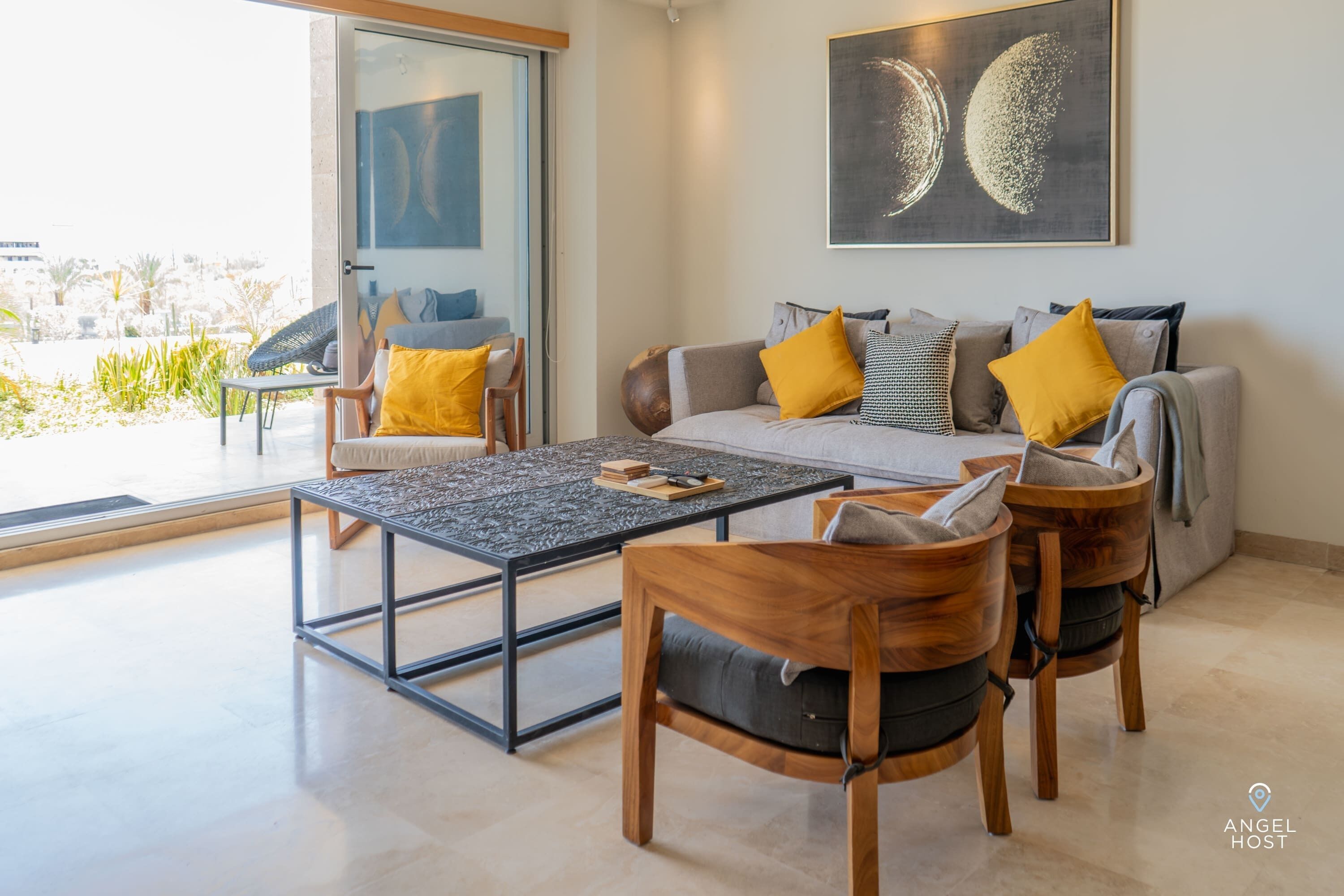 Una Smart TV, una oficina