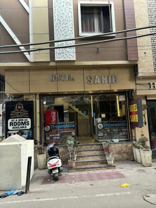 واجهة المنشأة