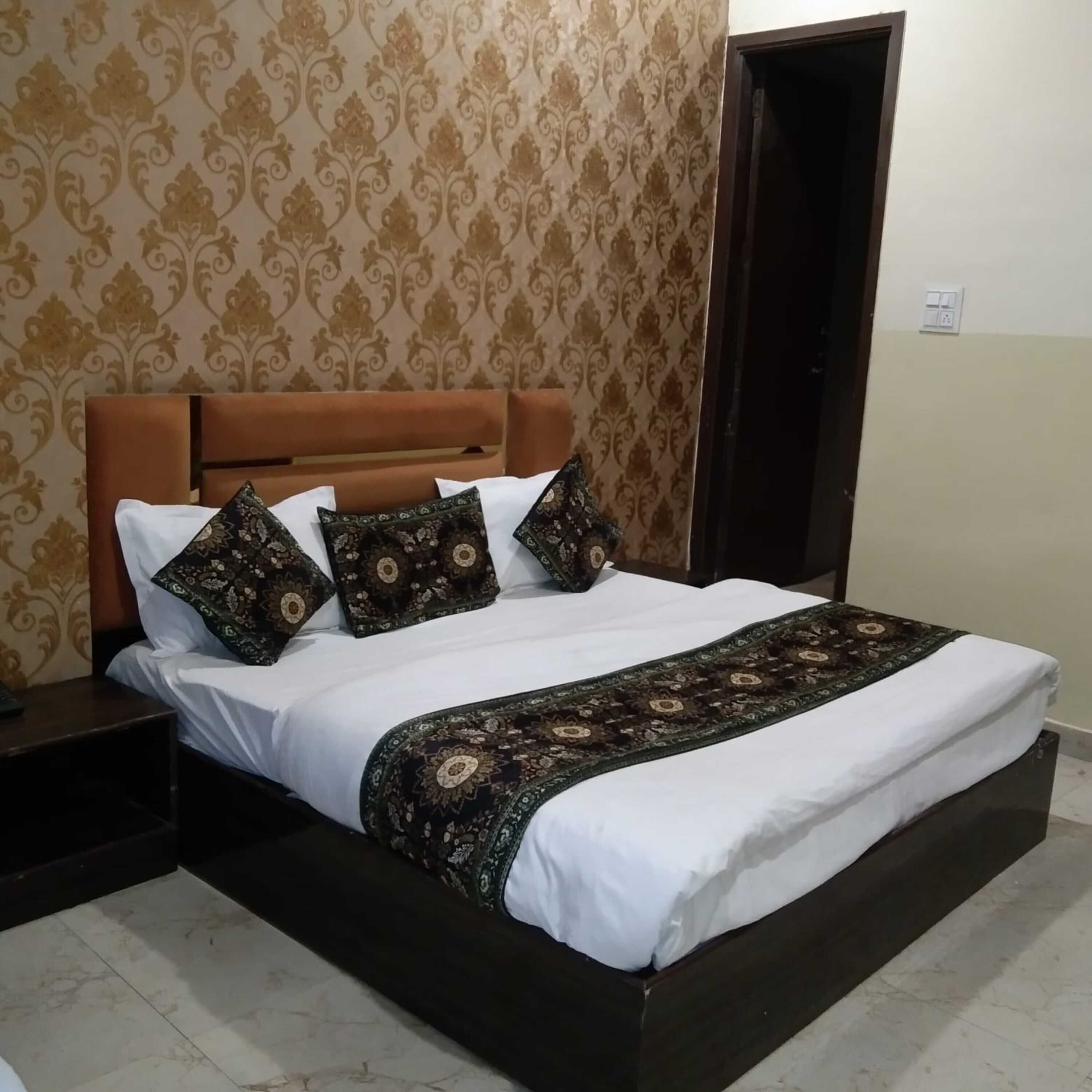 Deluxe Room | In-room safe, desk, laptop workspace, free WiFi