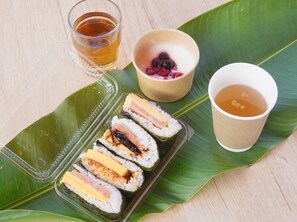 Tägliches japanisches Frühstück gegen Gebühr
