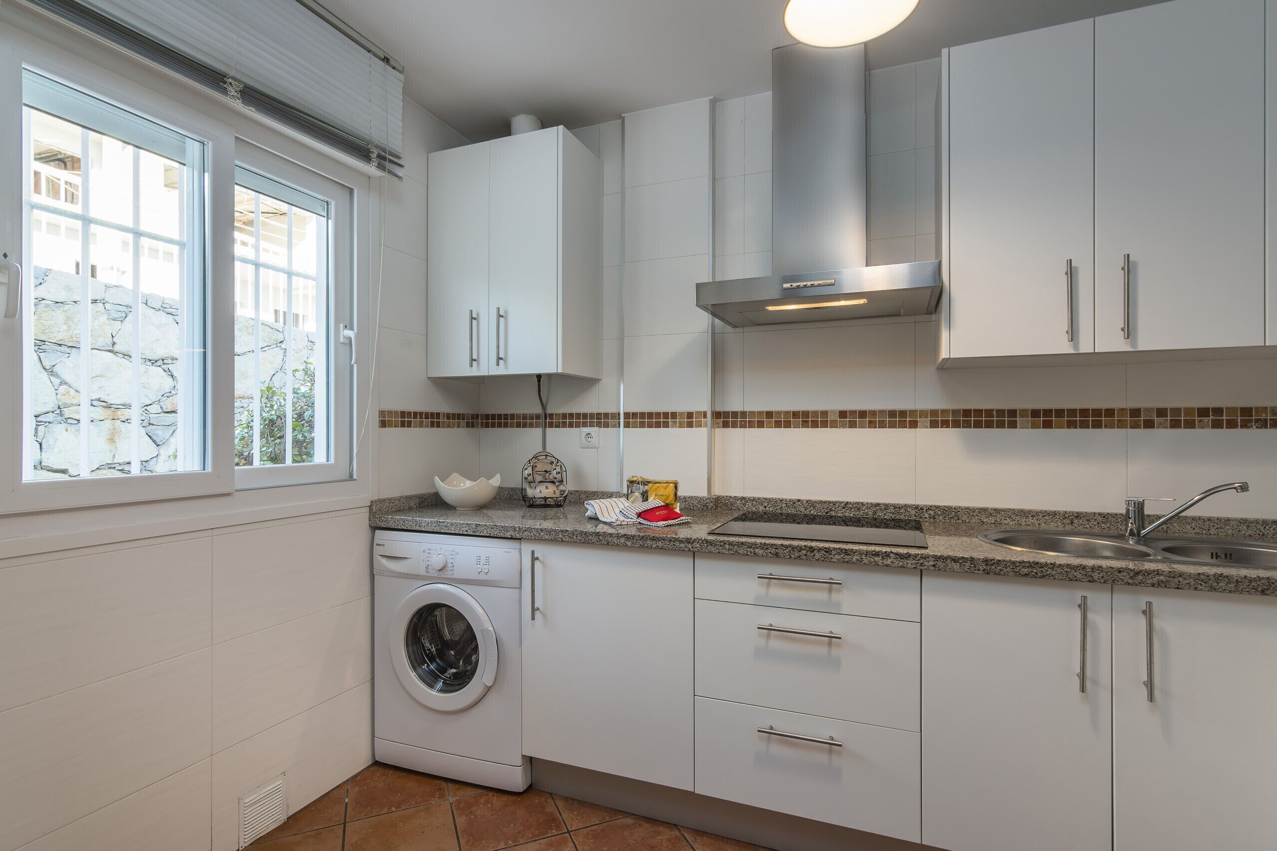 Kühlschrank, Mikrowelle, Ofen, Geschirrspüler